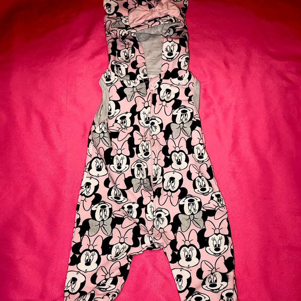 Cute Little Girl Sleeveless zip Front Romper sz. 0-3 months $6